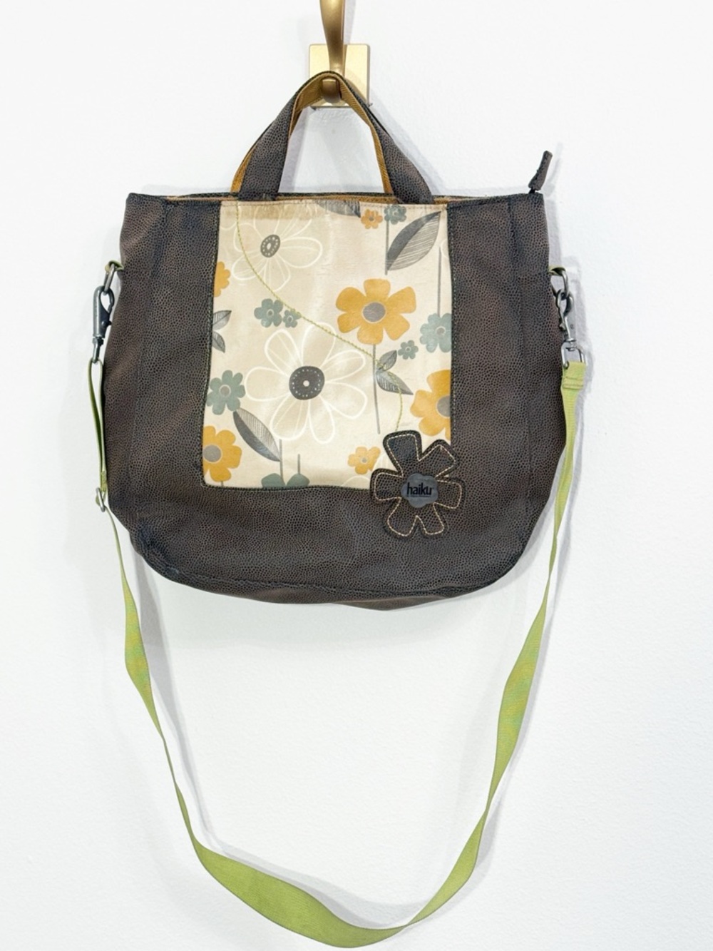 Haiku large brown pebbled tote bag, floral vinyl inset, green crossbody strap - Picture 2 of 9